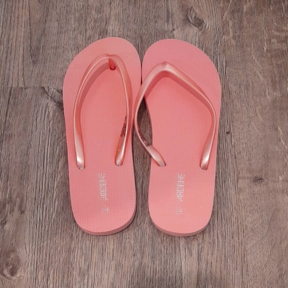 Pink ardene size medium flip flops - Picture 1 of 1